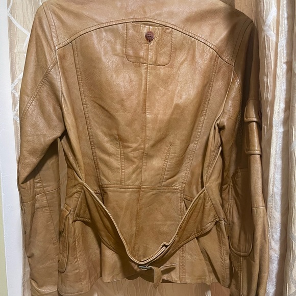 Woman's Tan Coloured Danier Leather Jacket size Small - Picture 2 of 7